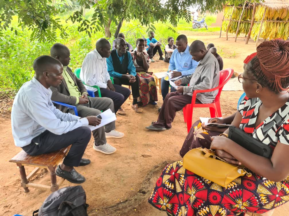 Interface meeting betweens KEYS members, chiefs and government officials.